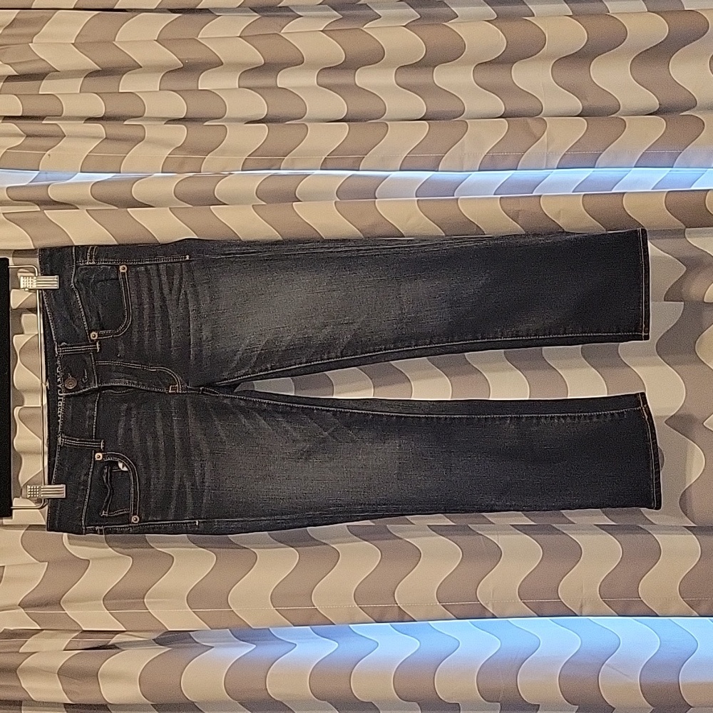America Eagle Outfitters artist crop size 2